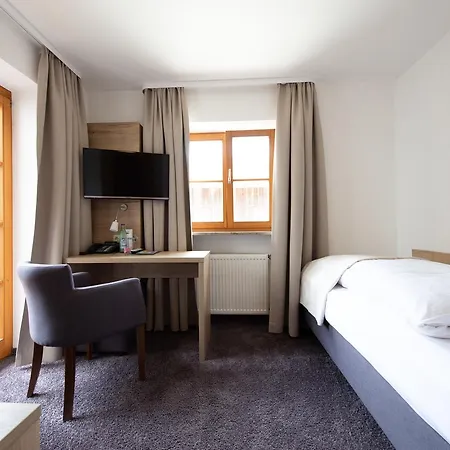 Haflhof 3* Egmating